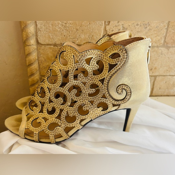 J. Renee Gold Lattice or Lace Patterned 3” Stiletto Heels Women’s Size 11 - Picture 5 of 7